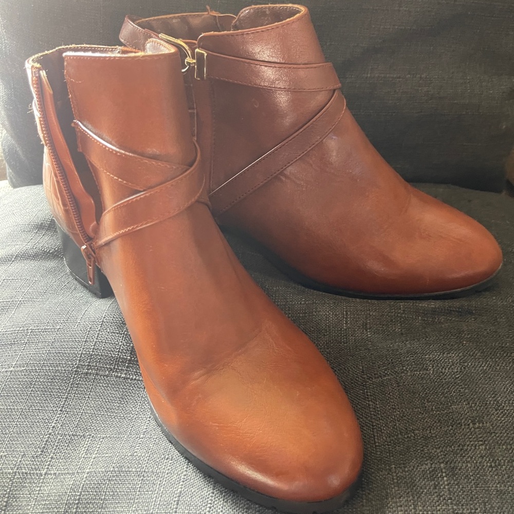 Brown Karen Scott boots worn once…. SIZE 9